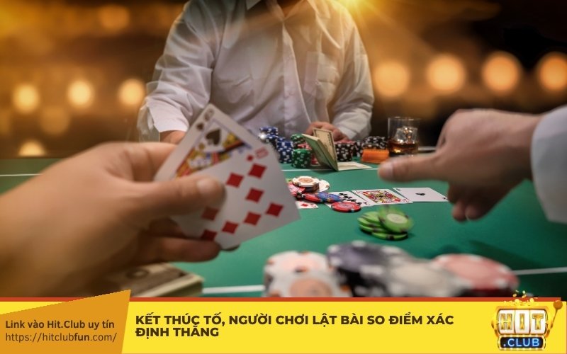 Kết thúc tố, người chơi lật bài so điểm xác định thắng